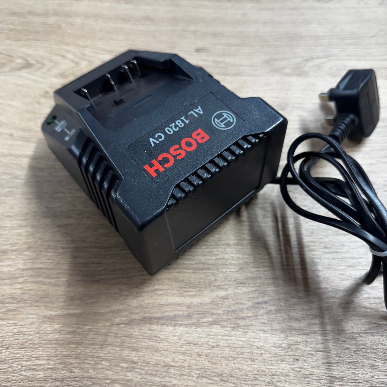 Bosch AL 1820 CV 10.8V–18V Li-Ion Battery Charger - Image 2