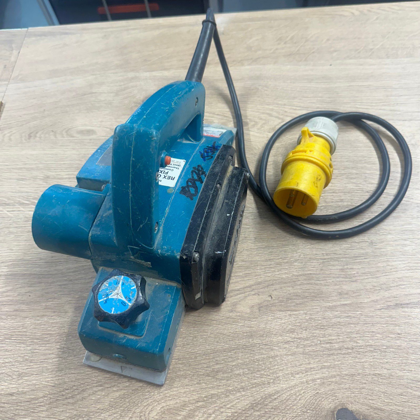 Makita 1902 82mm Electric Planer 110V 500W Wood Planer Used - Image 2