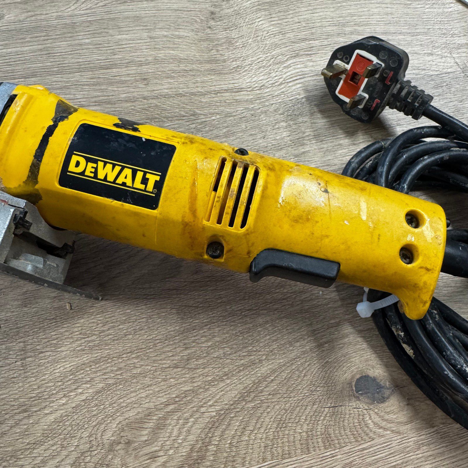 DeWalt DW682GB Biscuit Jointer 600W Plate Joiner 240V With Case - Image 3
