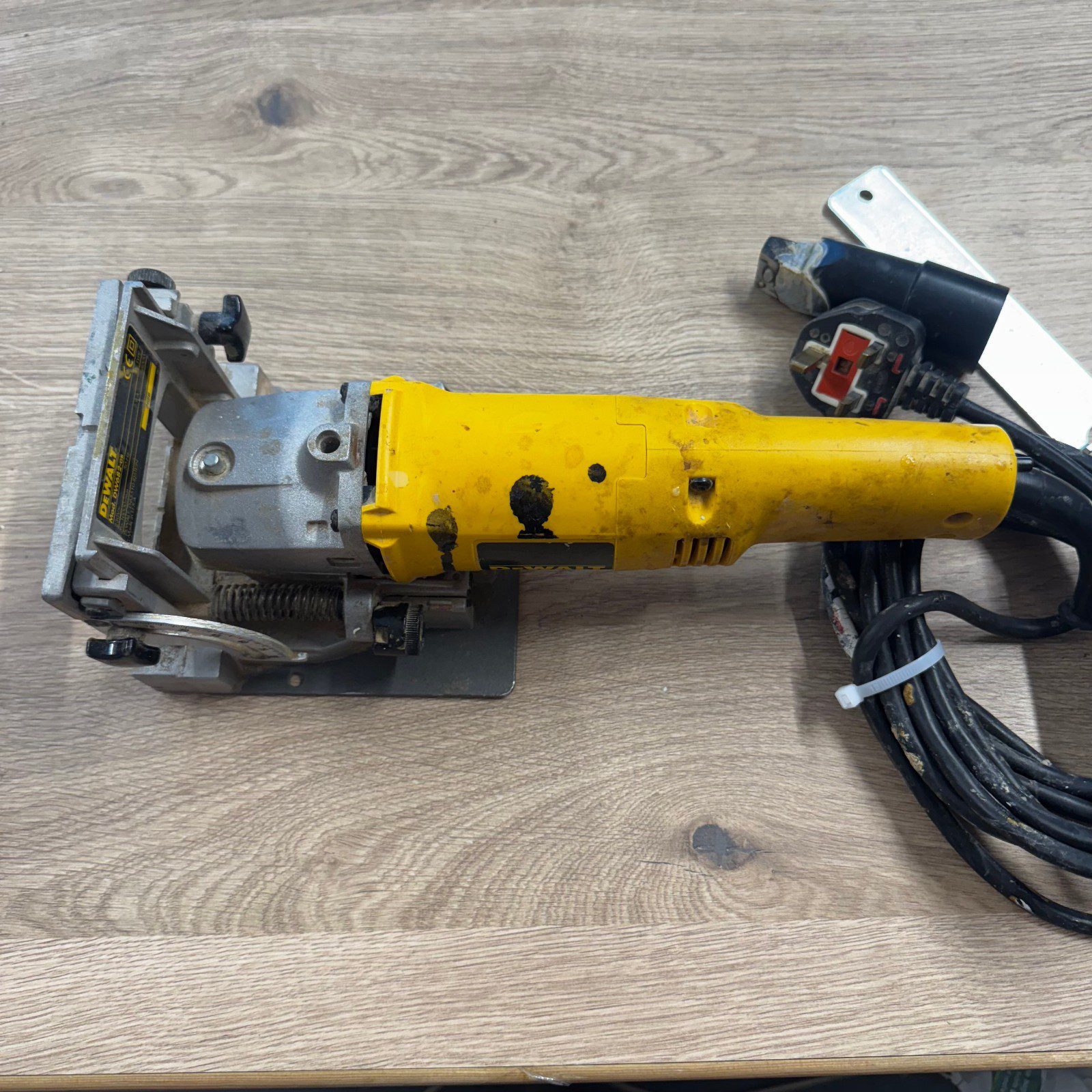 DeWalt DW682GB Biscuit Jointer 600W Plate Joiner 240V With Case - Image 11