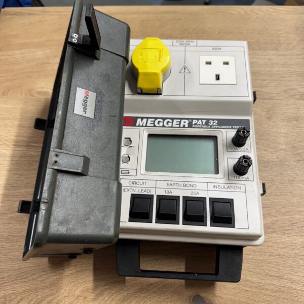 Megger PAT32 Portable Appliance Tester 230V PAT Tester With Lead Case Used