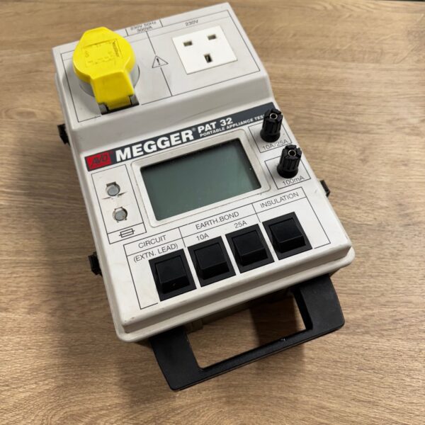 Megger PAT32 Portable Appliance Tester 230V PAT Tester With Lead Case Used