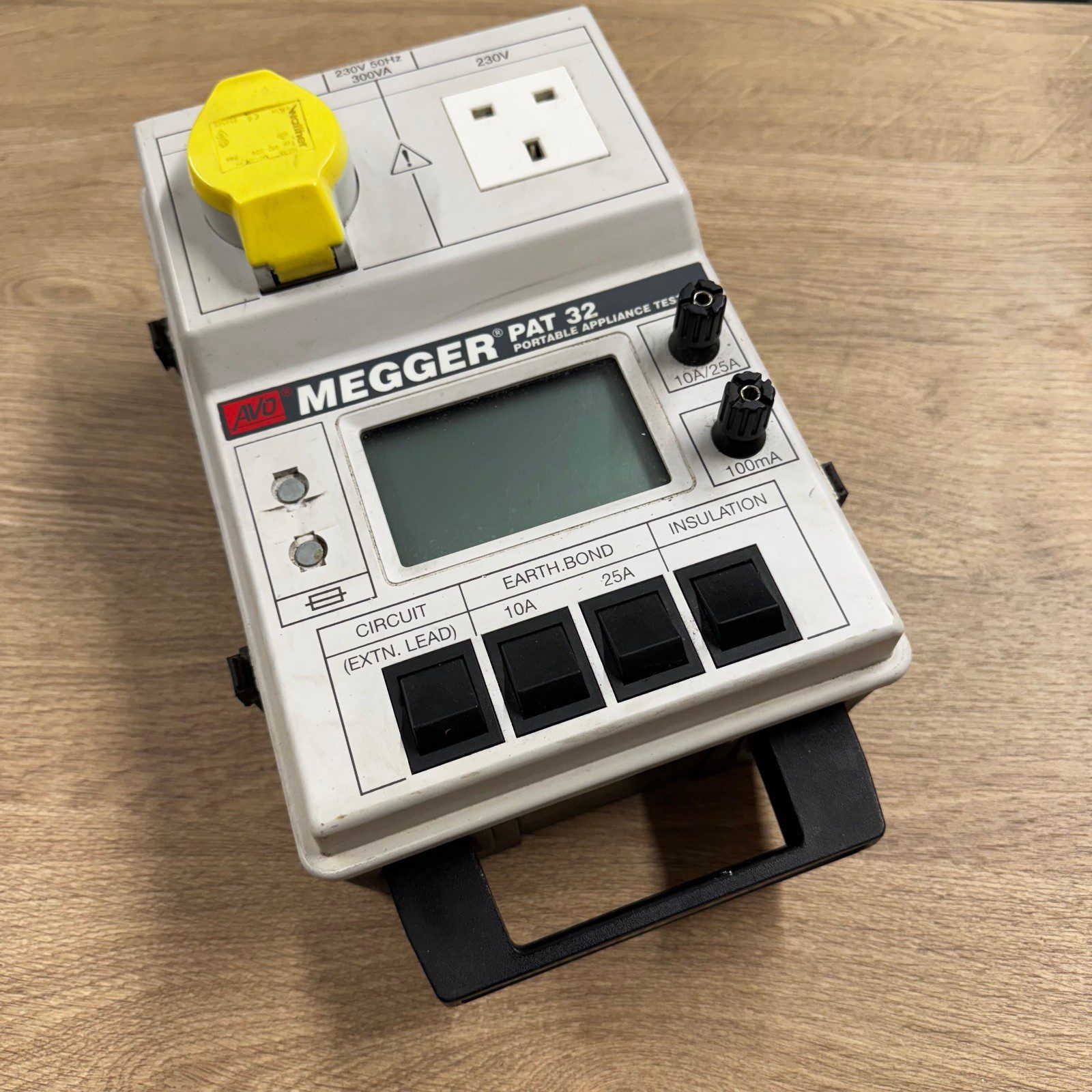 Megger PAT32 Portable Appliance Tester 230V PAT Tester With Lead Case Used - Image 3