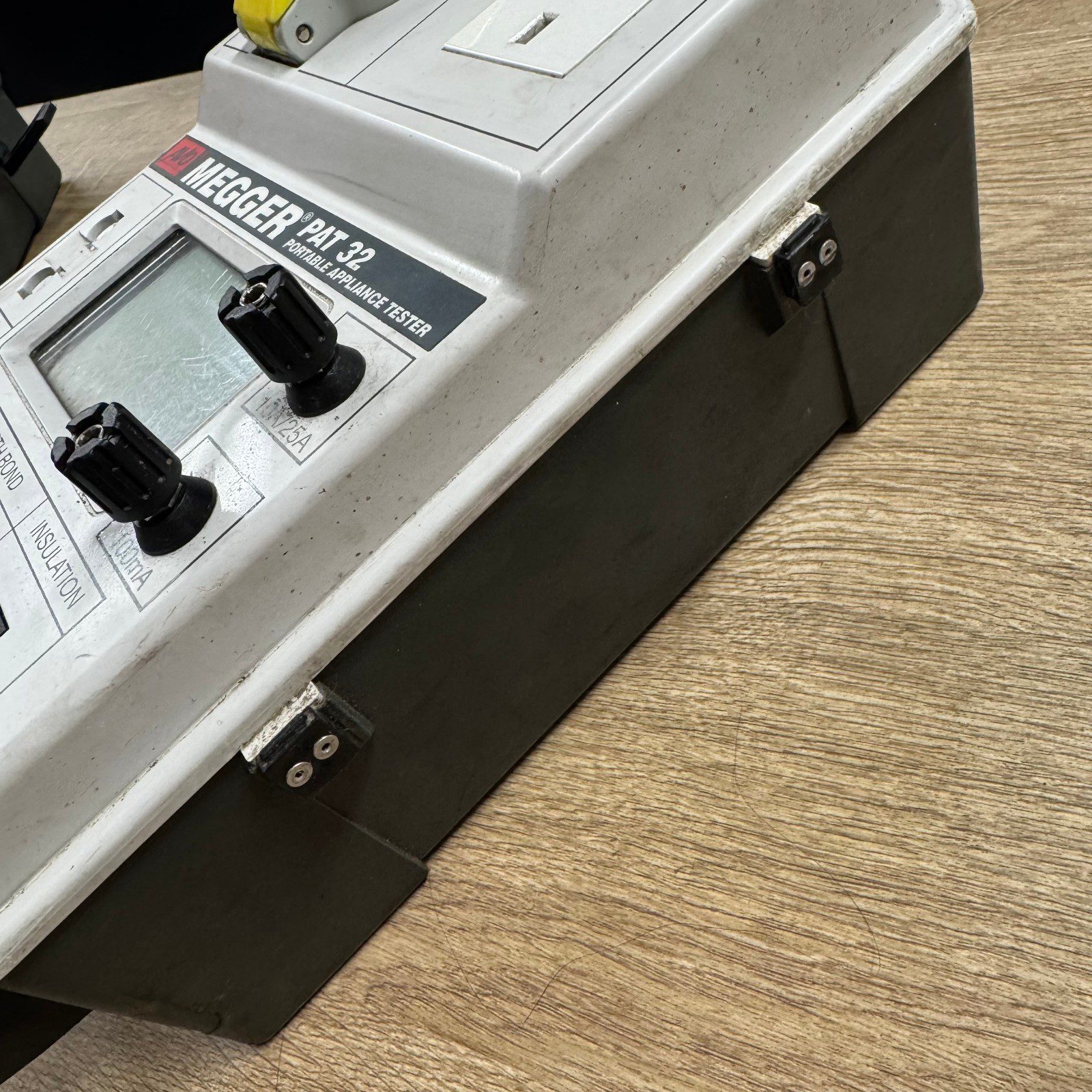 Megger PAT32 Portable Appliance Tester 230V PAT Tester With Lead Case Used - Image 7