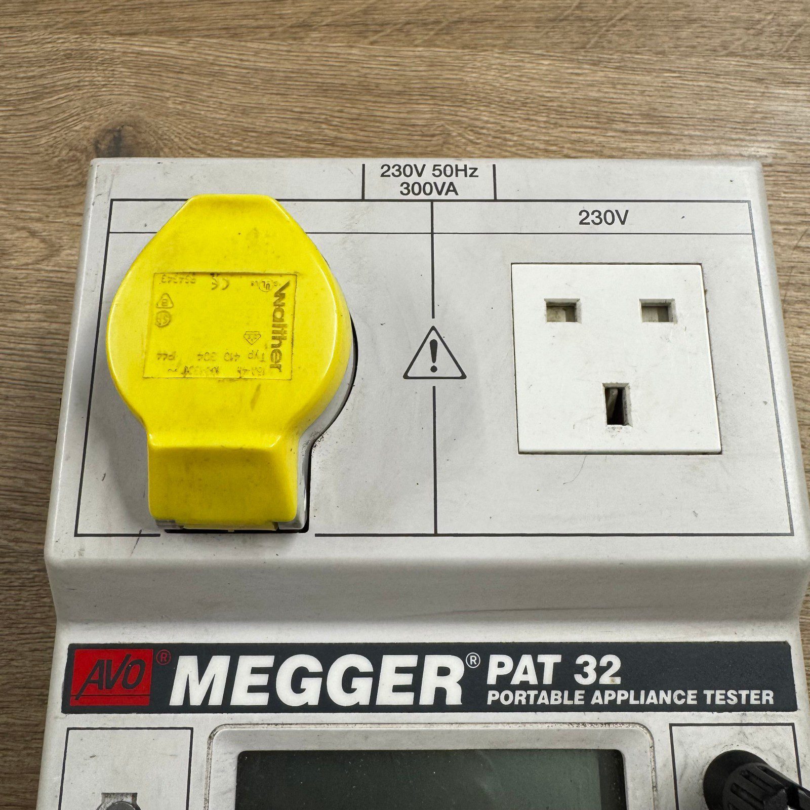 Megger PAT32 Portable Appliance Tester 230V PAT Tester With Lead Case Used - Image 10