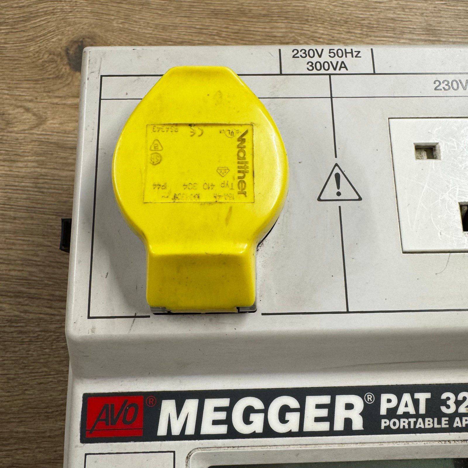 Megger PAT32 Portable Appliance Tester 230V PAT Tester With Lead Case Used - Image 11