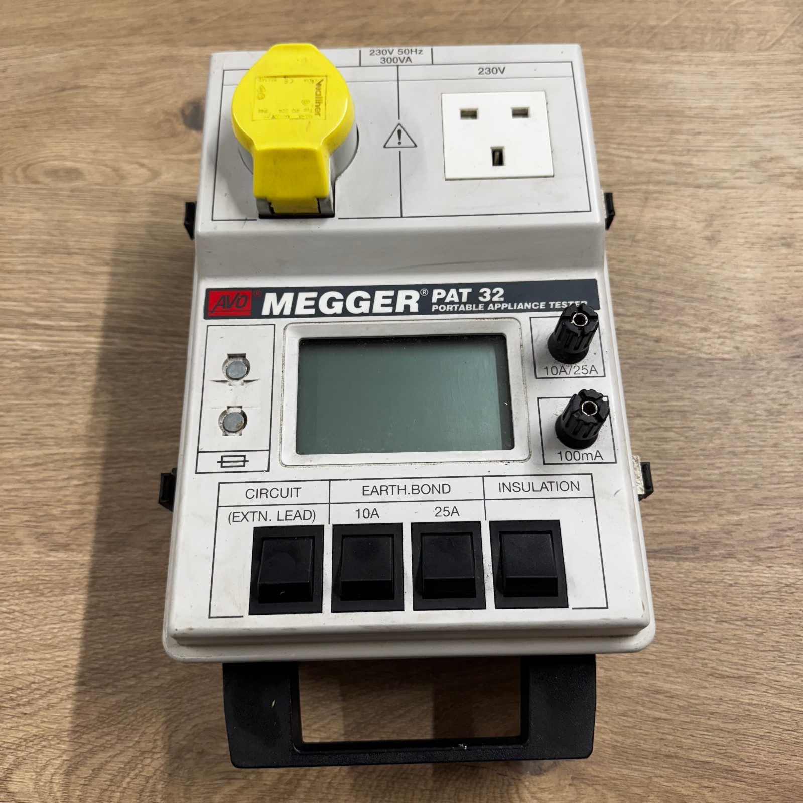 Megger PAT32 Portable Appliance Tester 230V PAT Tester With Lead Case Used - Image 12