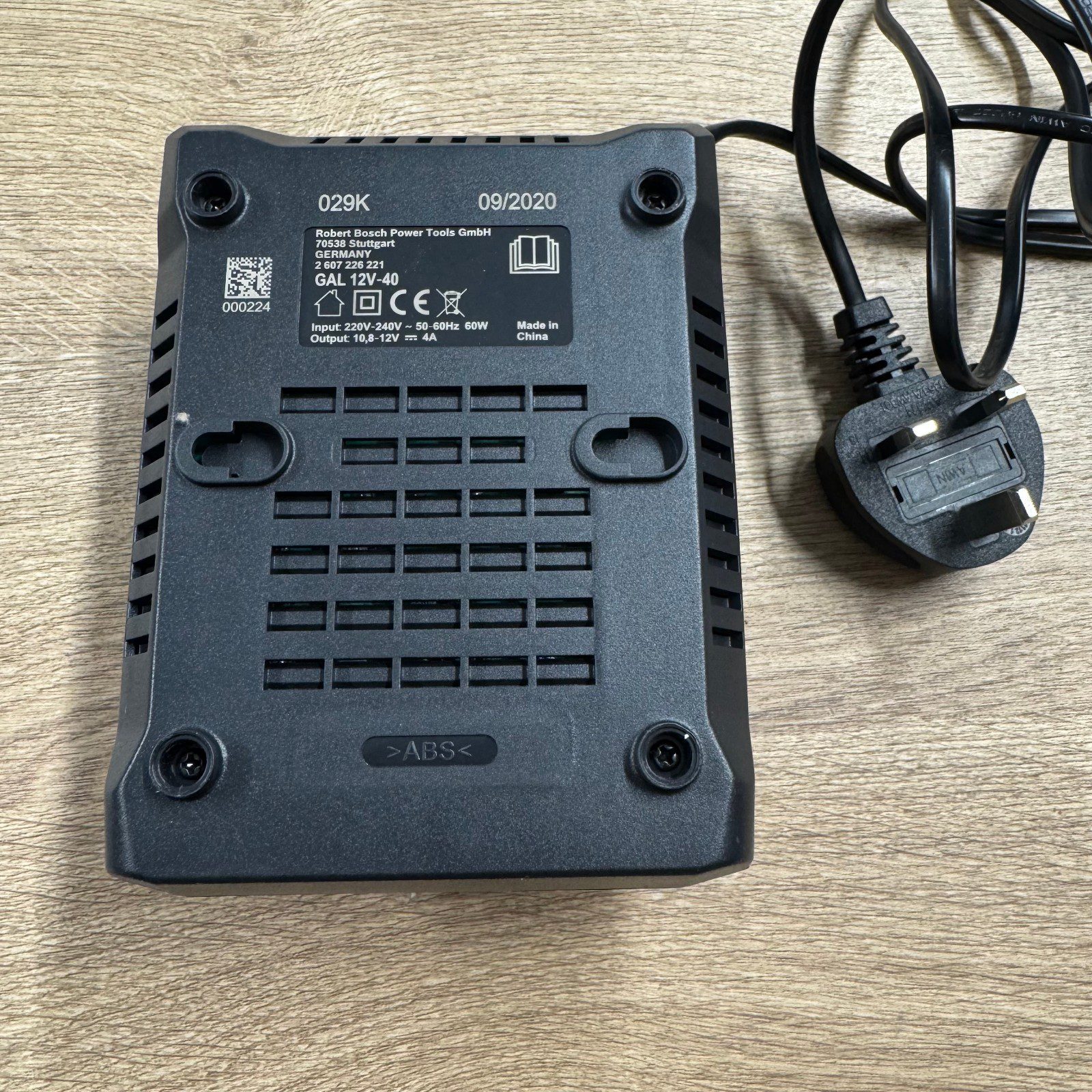 Bosch GTC 400 C Professional Thermal Camera 12V Imager Charger Case Used - Image 12