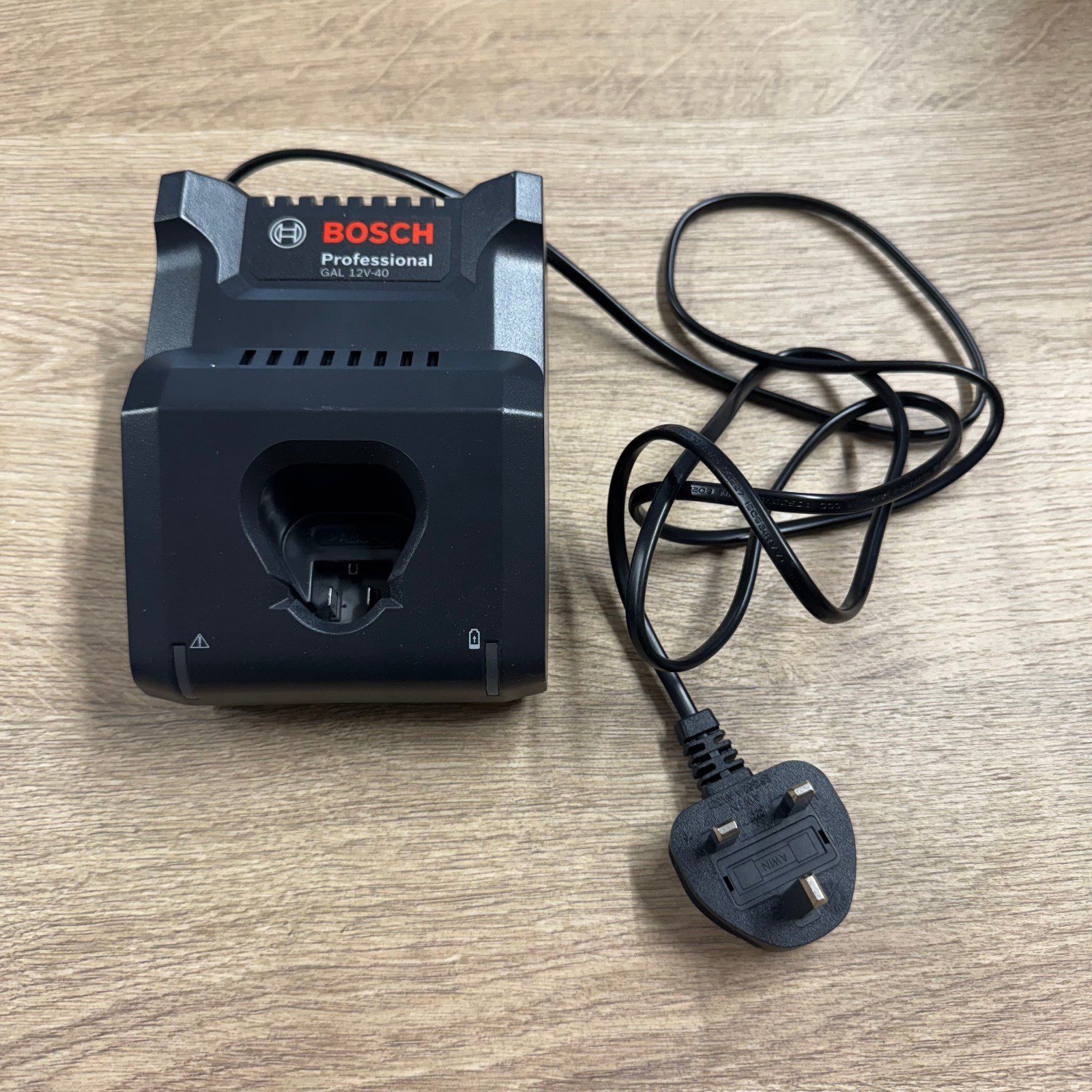 Bosch GTC 400 C Professional Thermal Camera 12V Imager Charger Case Used - Image 14