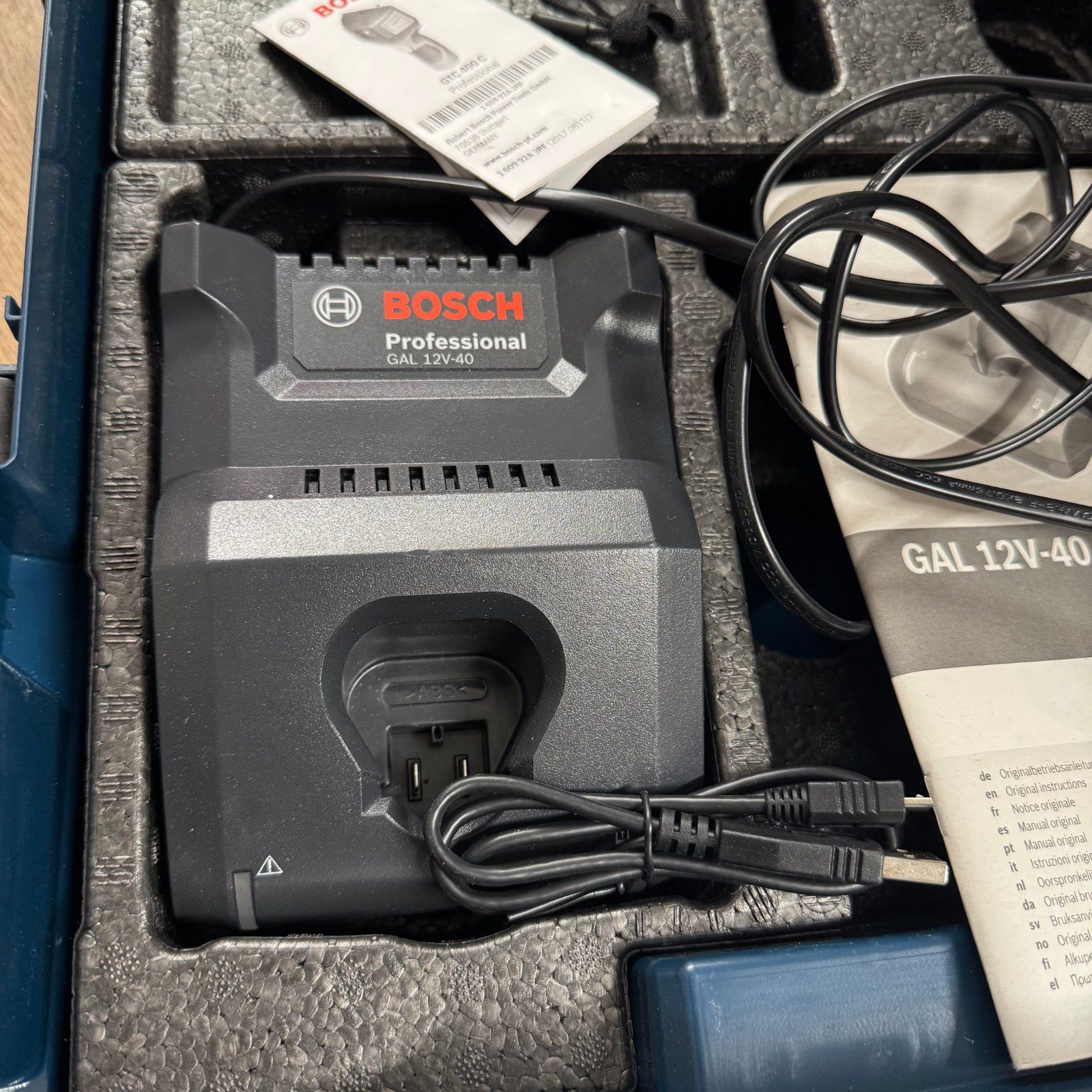 Bosch GTC 400 C Professional Thermal Camera 12V Imager Charger Case Used - Image 15
