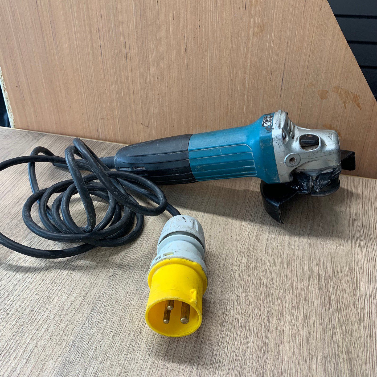 Makita GA4530R 115mm Angle Grinder 110V 720W Corded Grinder Used - Image 10