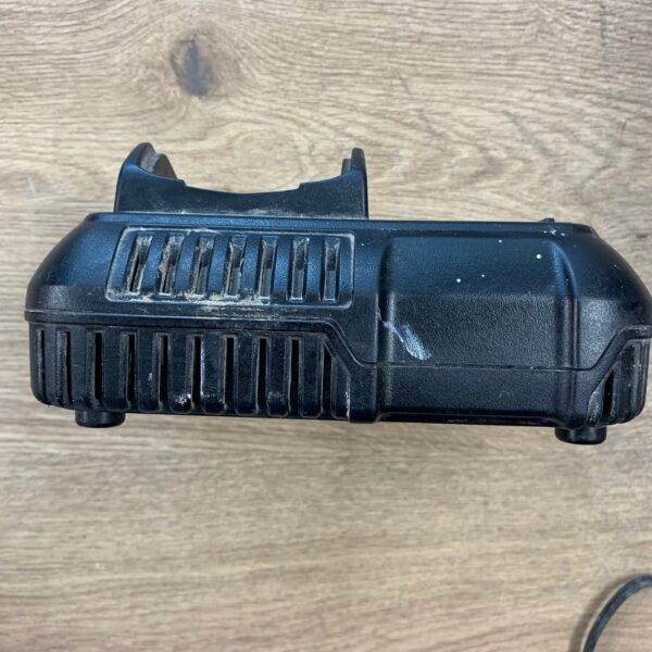 DeWalt DCB105 XR Li-Ion Battery Charger 10.8V 14.4V 18V 22V Used