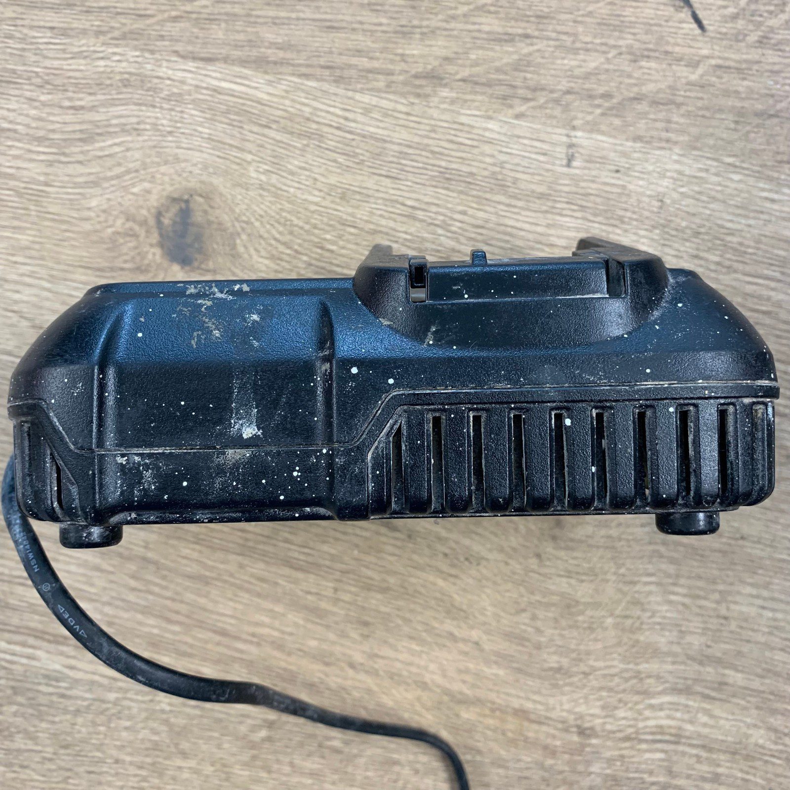 DeWalt DCB105 XR Li-Ion Battery Charger 10.8V 14.4V 18V 22V Used - Image 3