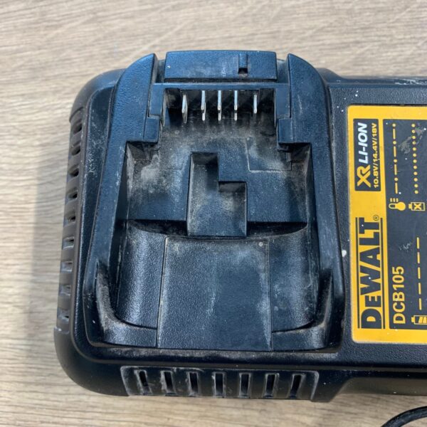 DeWalt DCB105 XR Li-Ion Battery Charger 10.8V 14.4V 18V 22V Used