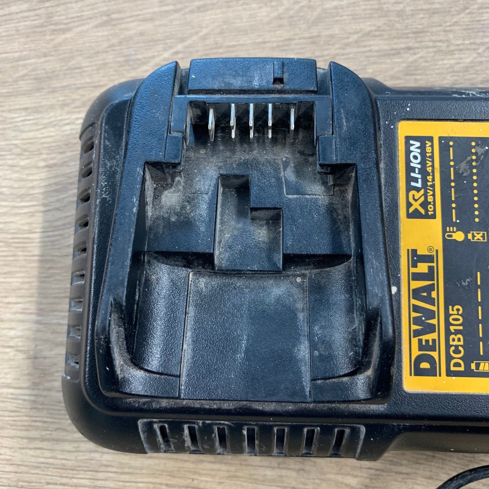 DeWalt DCB105 XR Li-Ion Battery Charger 10.8V 14.4V 18V 22V Used - Image 6