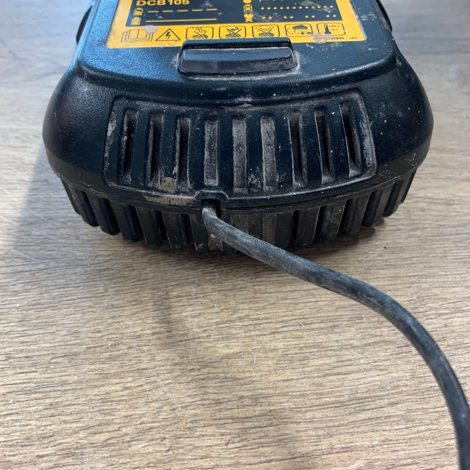 DeWalt DCB105 XR Li-Ion Battery Charger 10.8V 14.4V 18V 22V Used - Image 9