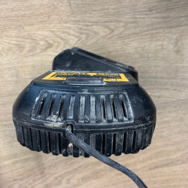 DeWalt DCB105 XR Li-Ion Battery Charger 10.8V 14.4V 18V 22V Used