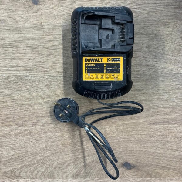 DeWalt DCB105 XR Li-Ion Battery Charger 10.8V 14.4V 18V 22V Used