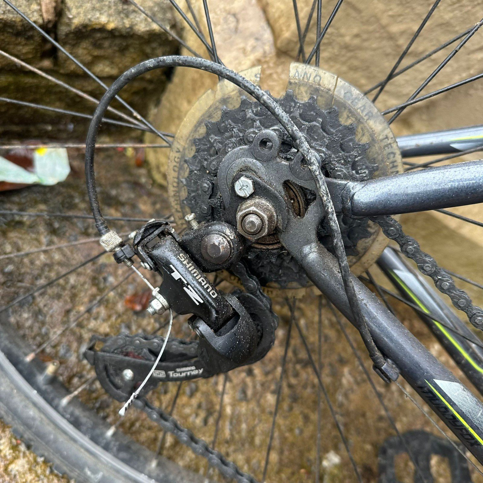 Muddyfox Men’s Mountain Bike XL Frame Shimano Tourney SIS Front Suspension - Image 15