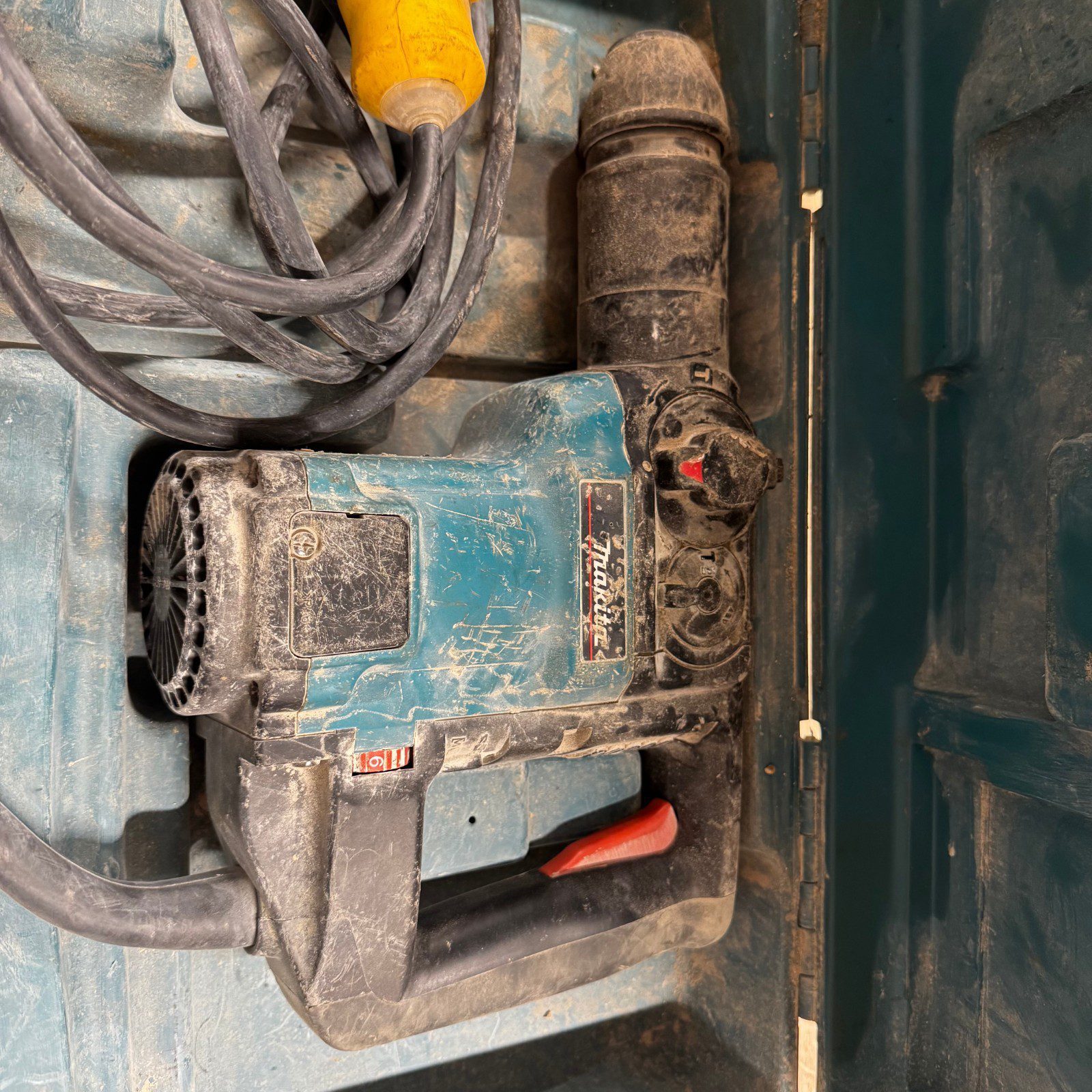 Makita HR3000C 110V SDS+ Rotary Hammer Drill with Case and Bits – Used - Image 10