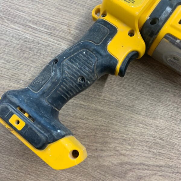 DeWalt DCL050 18V XR Cordless LED Inspection Light Work Torch Body Only Used