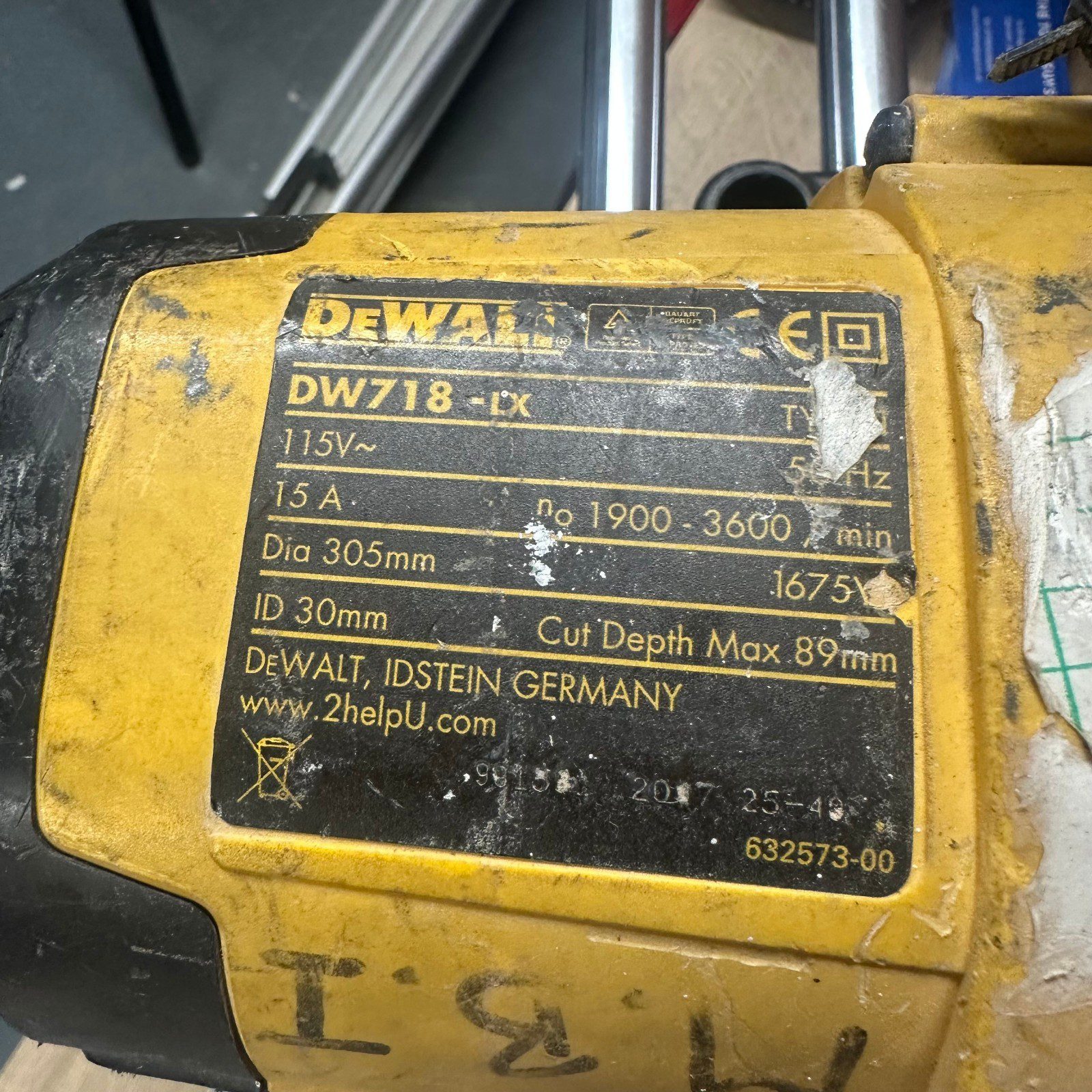 DeWalt DW718 LX Mitre Saw 305mm 110V Slide Compound Saw Used - Image 2