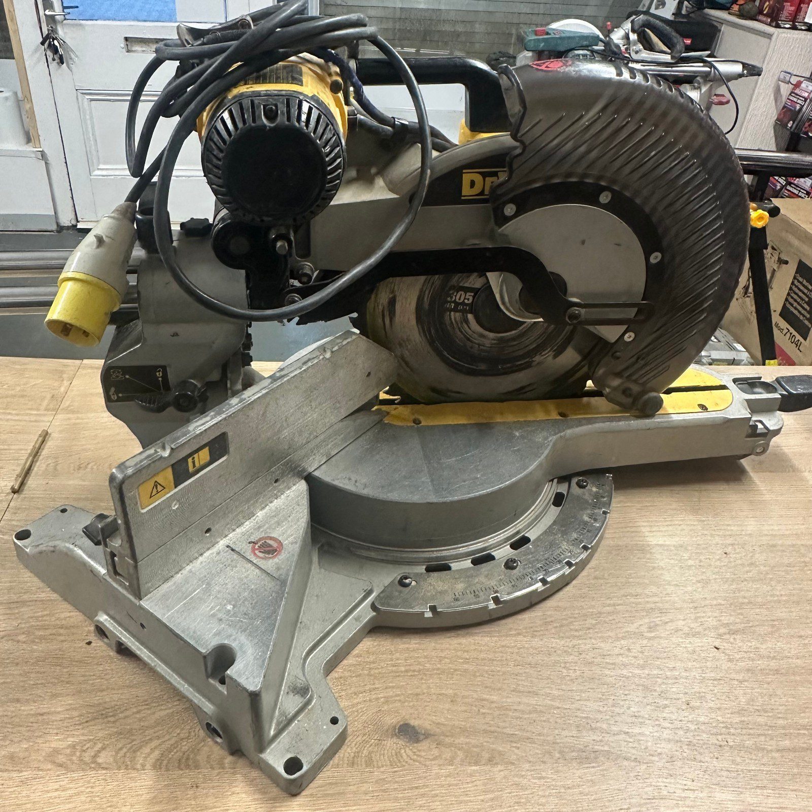 DeWalt DW718 LX Mitre Saw 305mm 110V Slide Compound Saw Used - Image 13