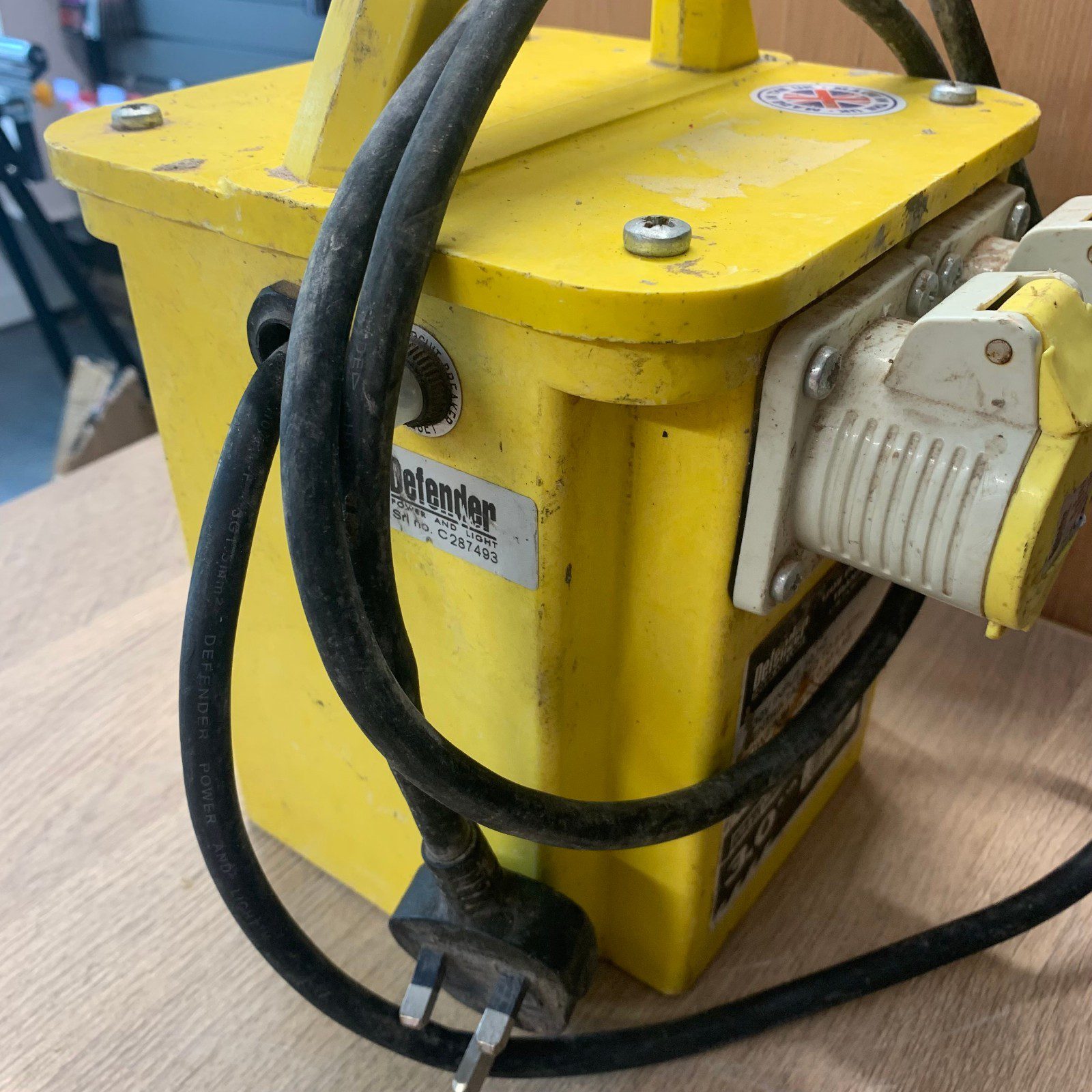 Defender 3.0kVA 110V Site Transformer 240V Input 2 x 16A Outlets Used - Image 1