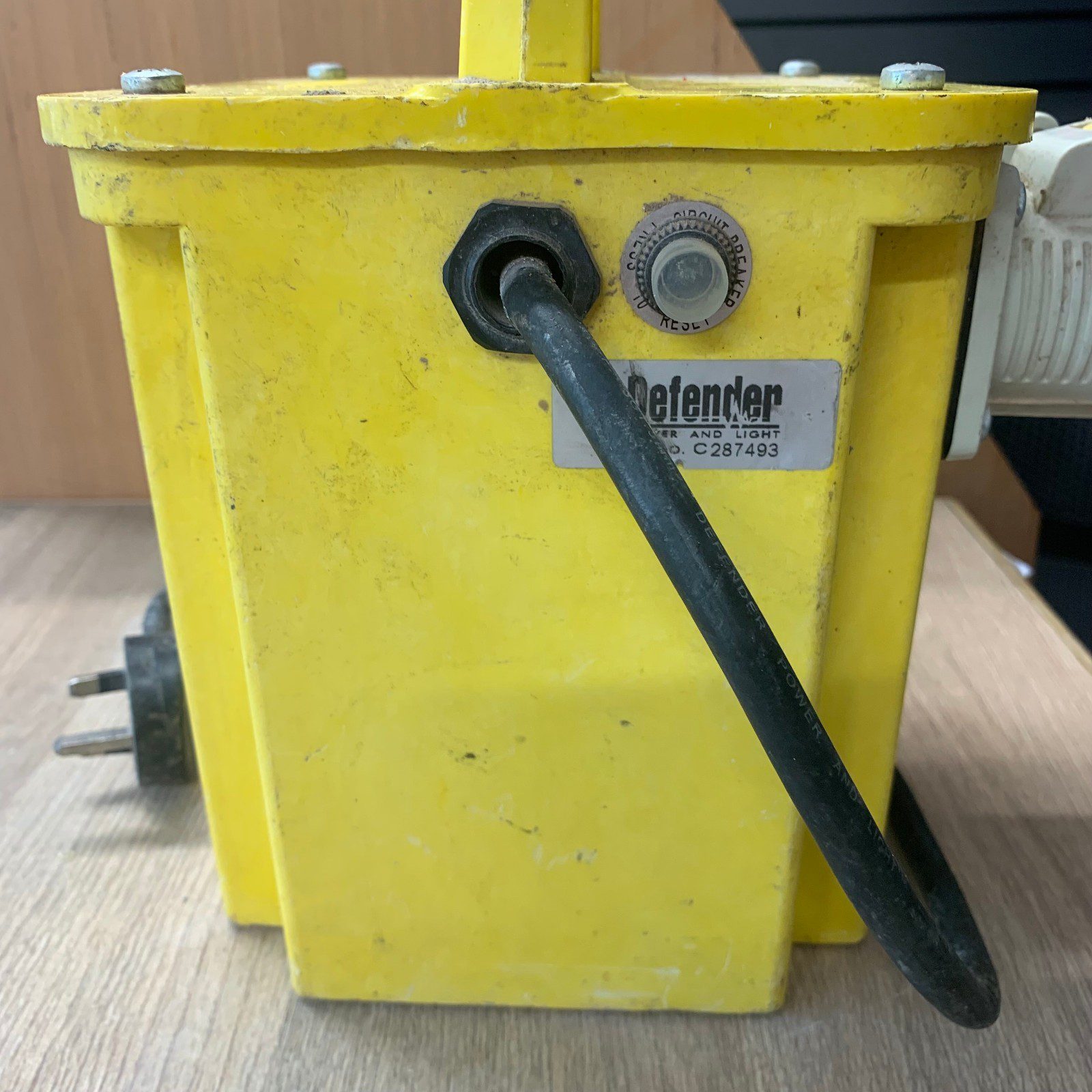Defender 3.0kVA 110V Site Transformer 240V Input 2 x 16A Outlets Used - Image 3
