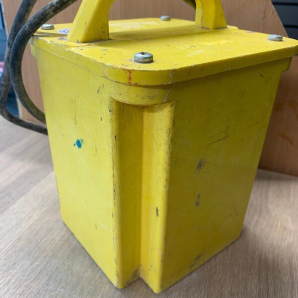 Defender 3.0kVA 110V Site Transformer 240V Input 2 x 16A Outlets Used