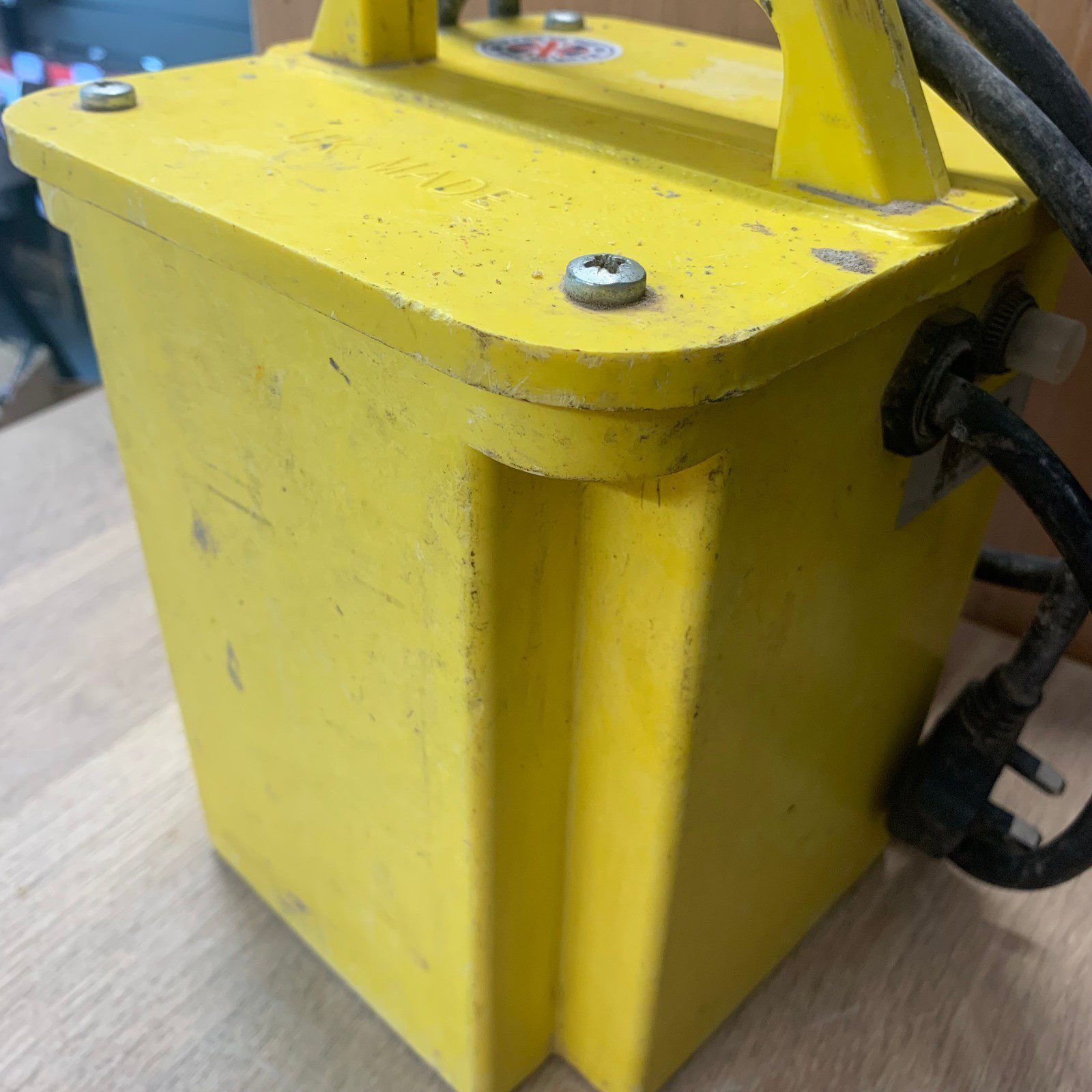 Defender 3.0kVA 110V Site Transformer 240V Input 2 x 16A Outlets Used - Image 7