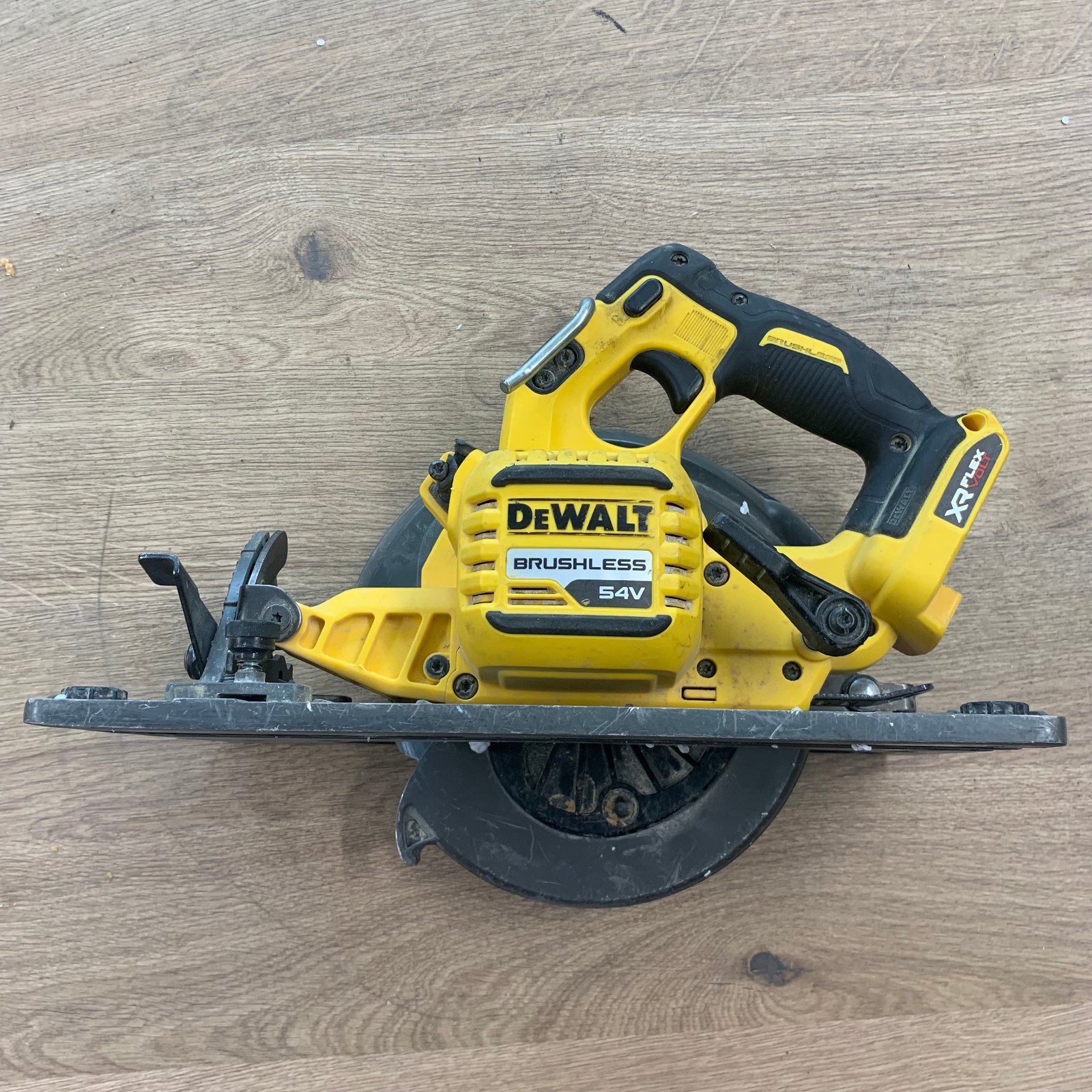 DeWalt DCS579 54V XR FlexVolt Brushless Circular Saw 190mm Body Used - Image 2