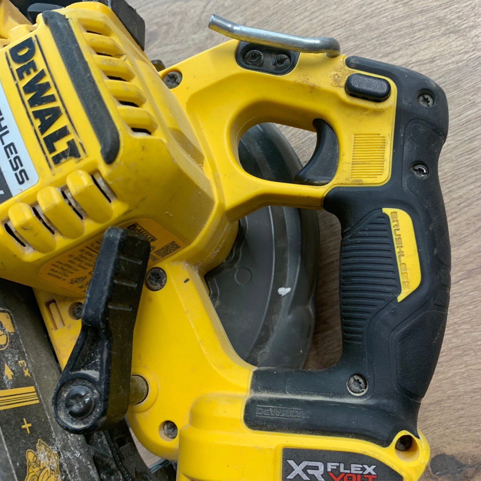 DeWalt DCS579 54V XR FlexVolt Brushless Circular Saw 190mm Body Used - Image 4