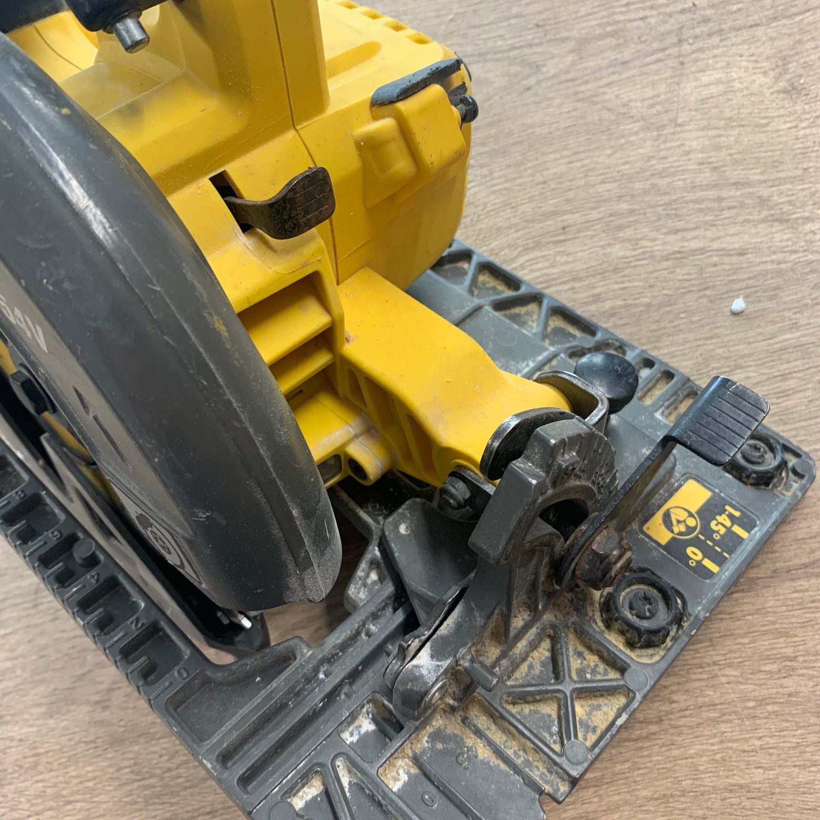 DeWalt DCS579 54V XR FlexVolt Brushless Circular Saw 190mm Body Used - Image 9