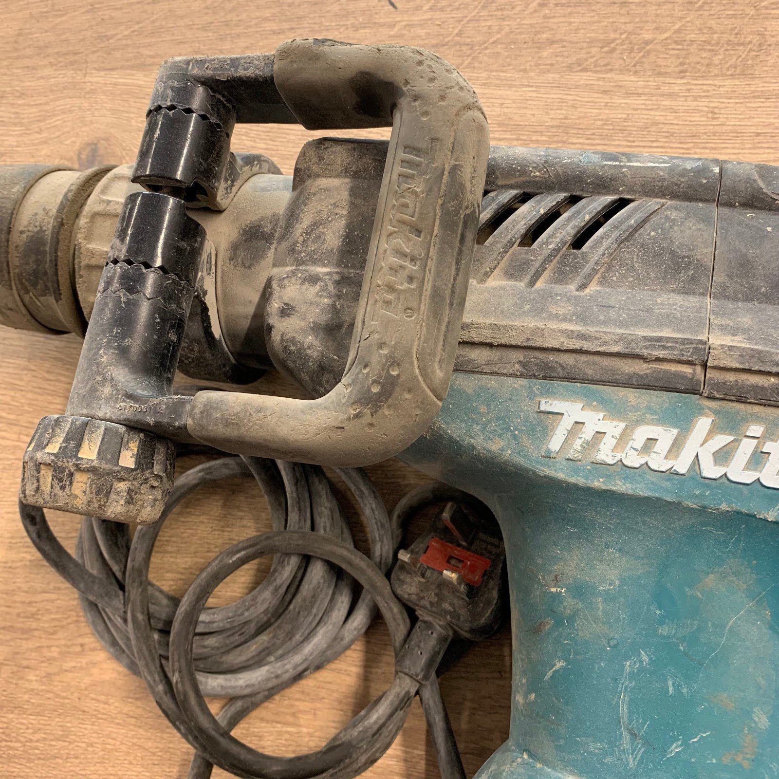 Makita HM1203C SDS Max Demolition Breaker Hammer Drill 240V 1510W With Case - Image 5