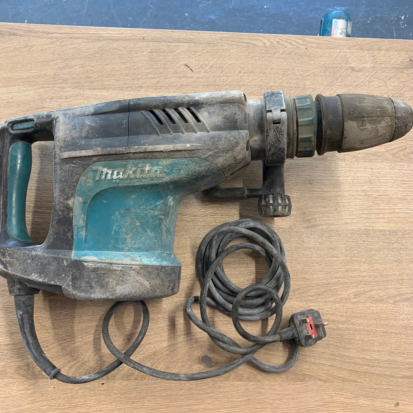 Makita HM1203C SDS Max Demolition Breaker Hammer Drill 240V 1510W With Case - Image 11
