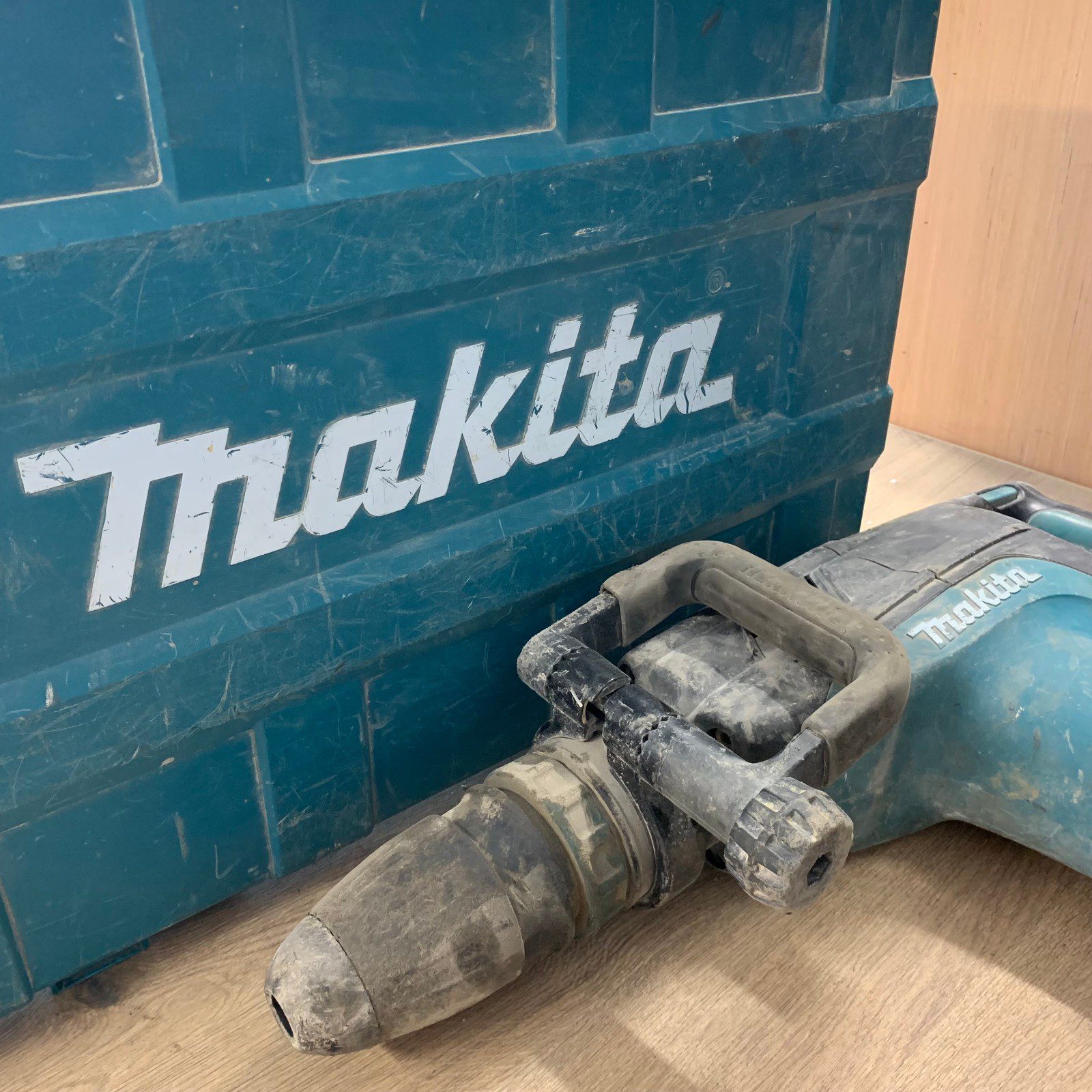 Makita HM1203C SDS Max Demolition Breaker Hammer Drill 240V 1510W With Case - Image 18