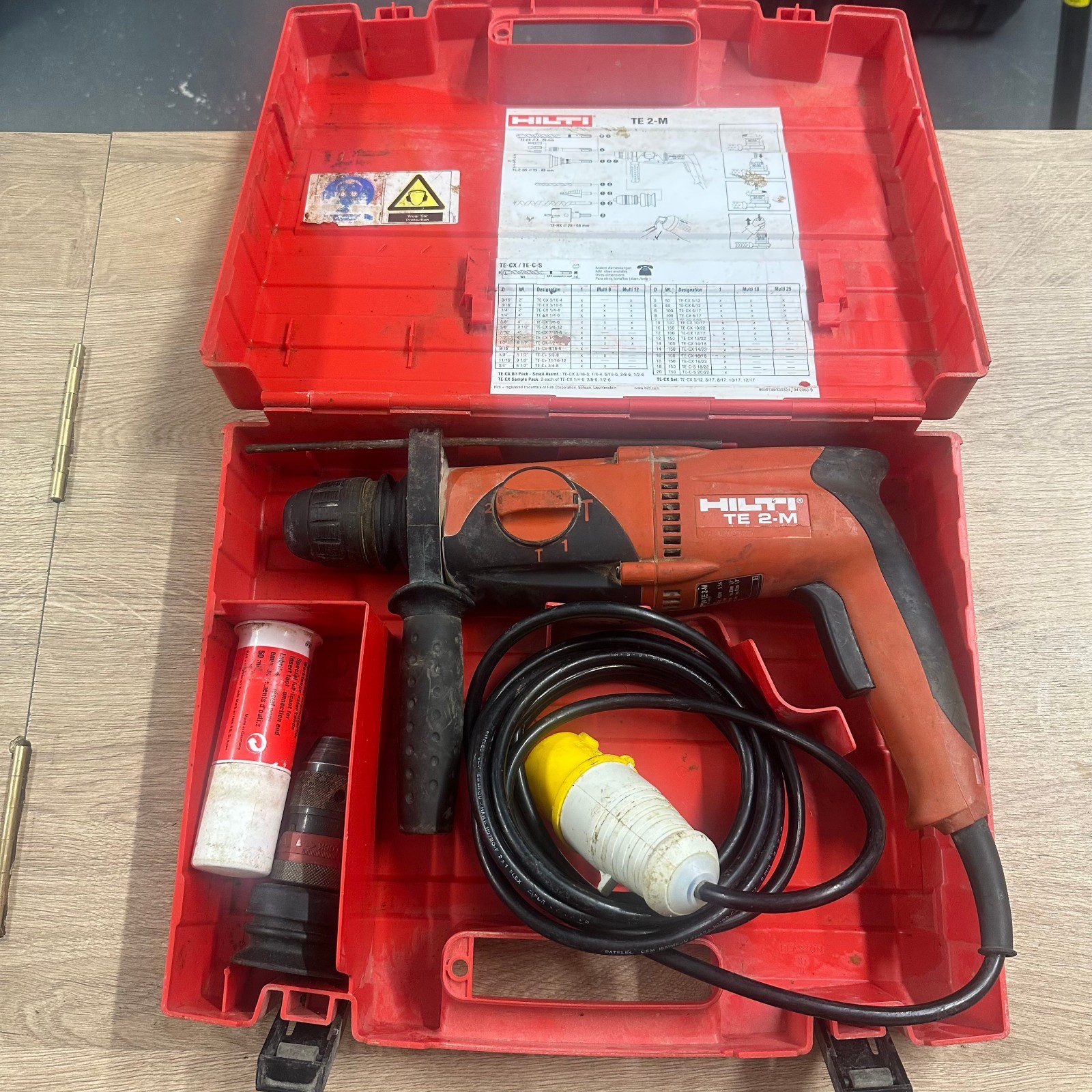 Hilti TE 2-M SDS Plus Rotary Hammer Drill 110V with Case & Side Handle Used - Image 1