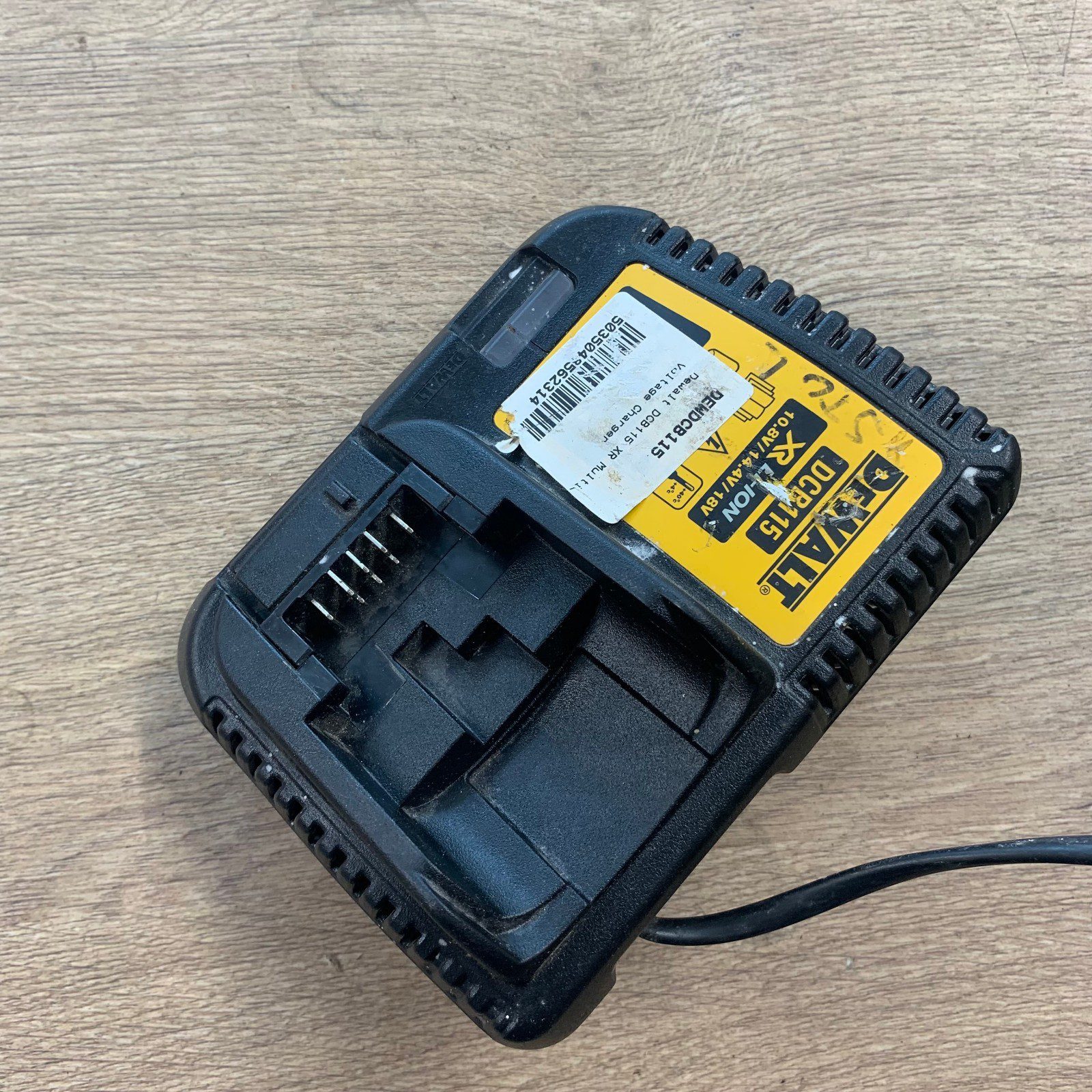 DeWalt DCB115 XR 10.8V 14.4V 18V Li-Ion Battery Charger Used - Image 10