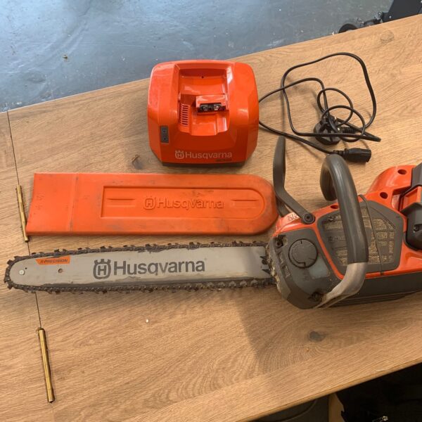 Husqvarna 540i XP Cordless Chainsaw 36V Battery Charger Bar Chain Used