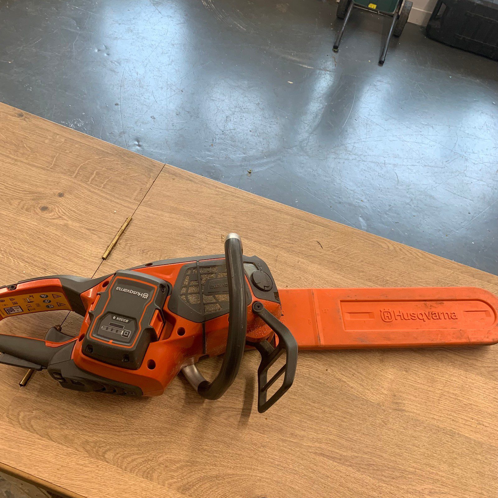 Husqvarna 540i XP Cordless Chainsaw 36V Battery Charger Bar Chain Used - Image 2