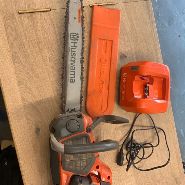 Husqvarna 540i XP Cordless Chainsaw 36V Battery Charger Bar Chain Used