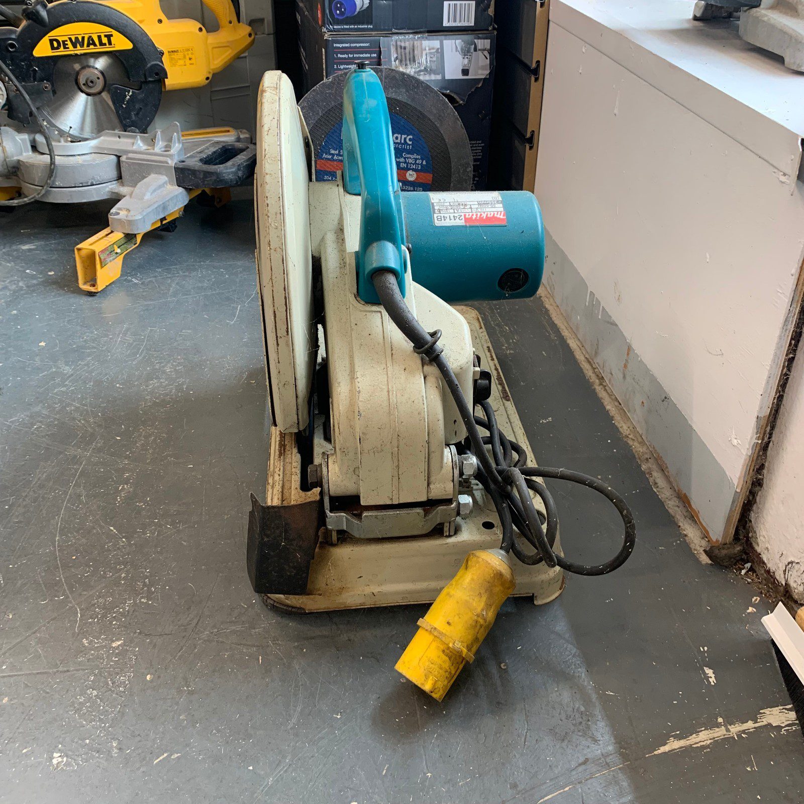 Makita 2414B 110V 355mm Cut Off Saw Chop Saw Metal Cutting Saw 1650W - Image 2
