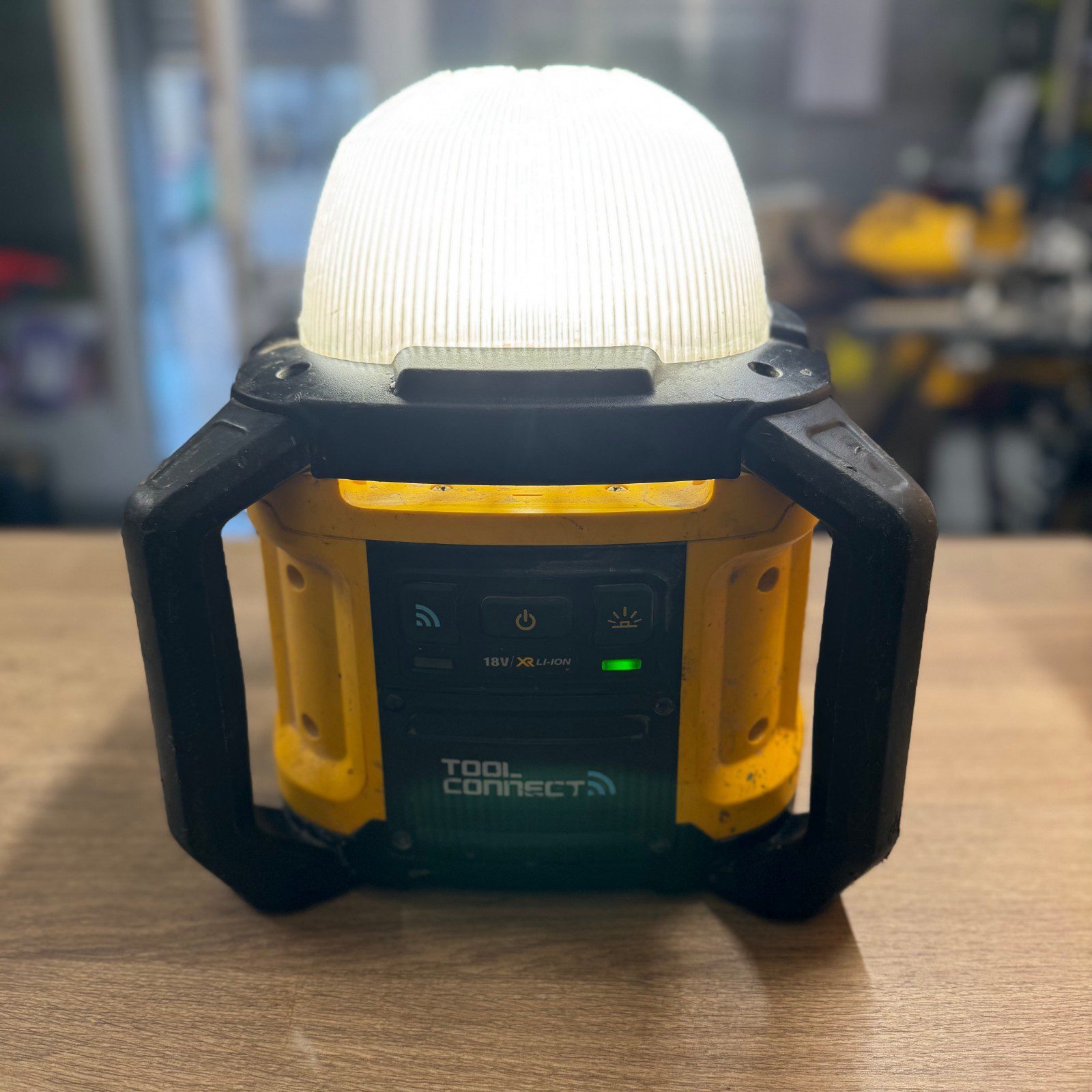 DeWalt DCL074 18V XR Li-Ion Tool Connect Cordless Area Light Body Only - Image 14