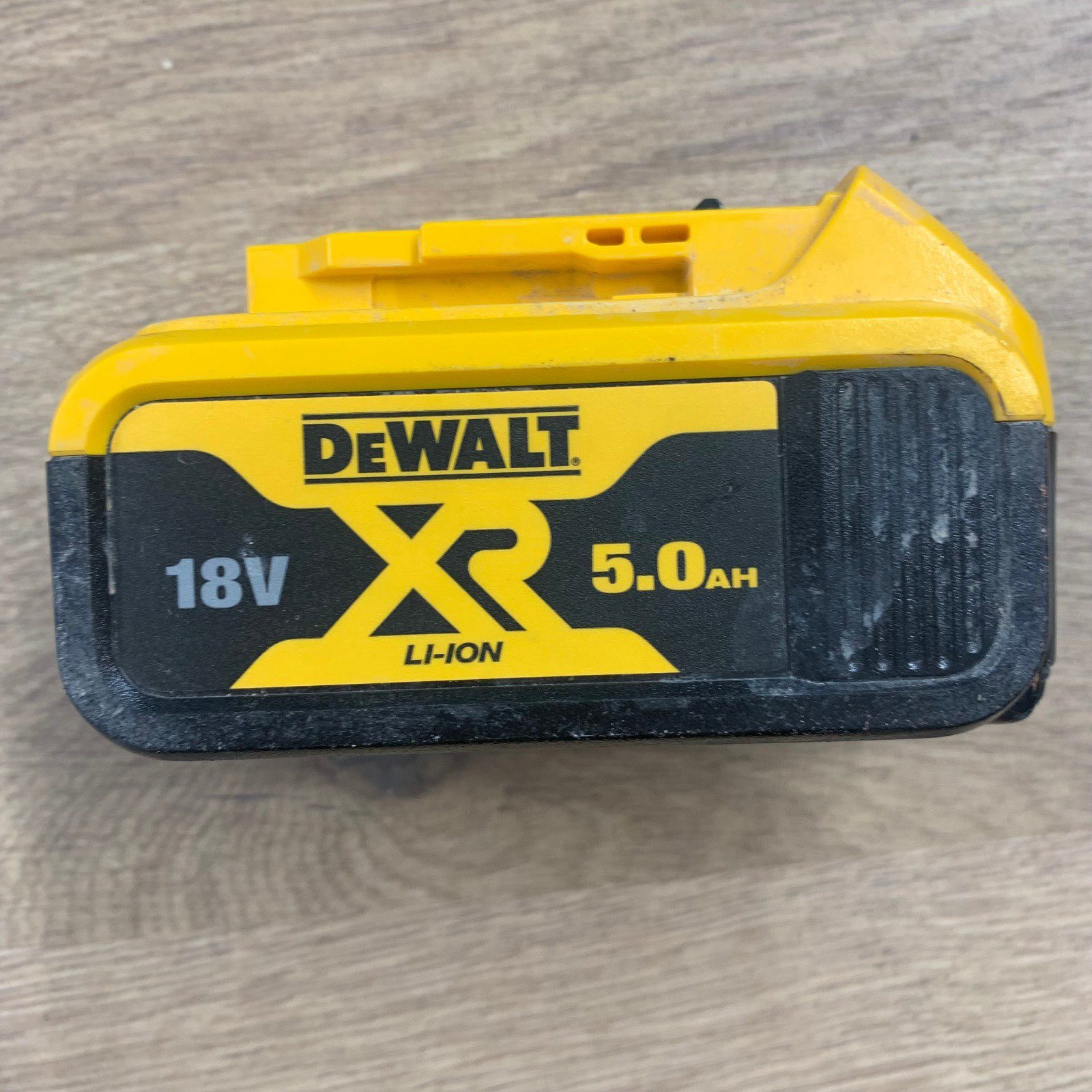 DeWalt DCB184 18V XR Li-Ion 5.0Ah Battery - Image 2