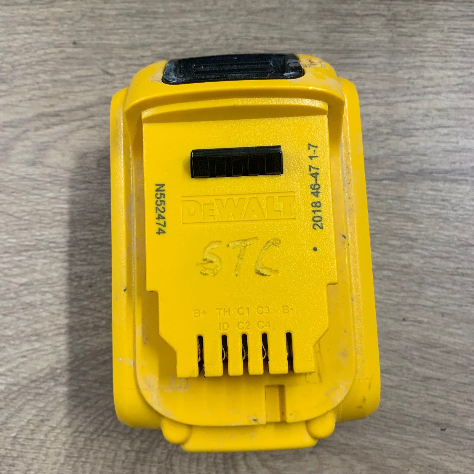 DeWalt DCB184 18V XR Li-Ion 5.0Ah Battery - Image 4
