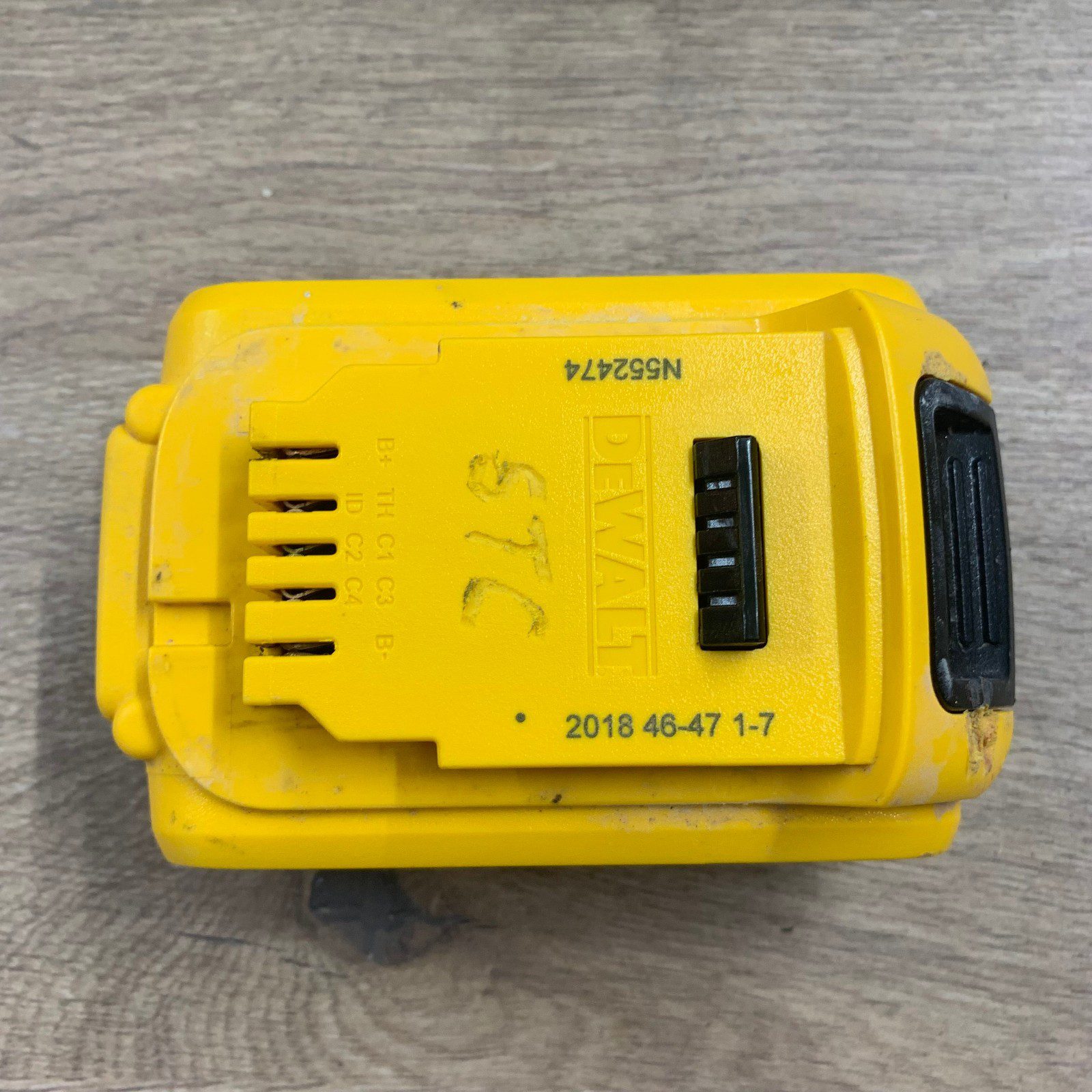 DeWalt DCB184 18V XR Li-Ion 5.0Ah Battery - Image 6