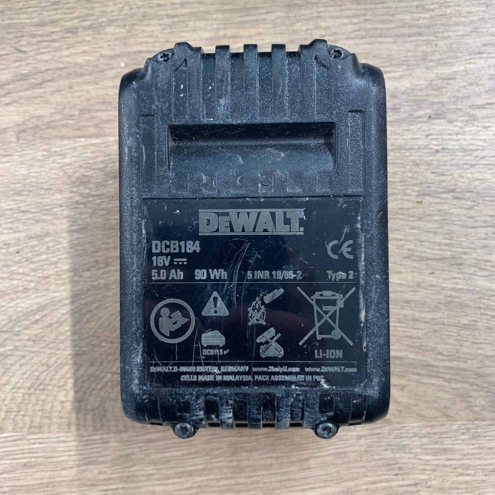 DeWalt DCB184 18V XR Li-Ion 5.0Ah Battery - Image 7
