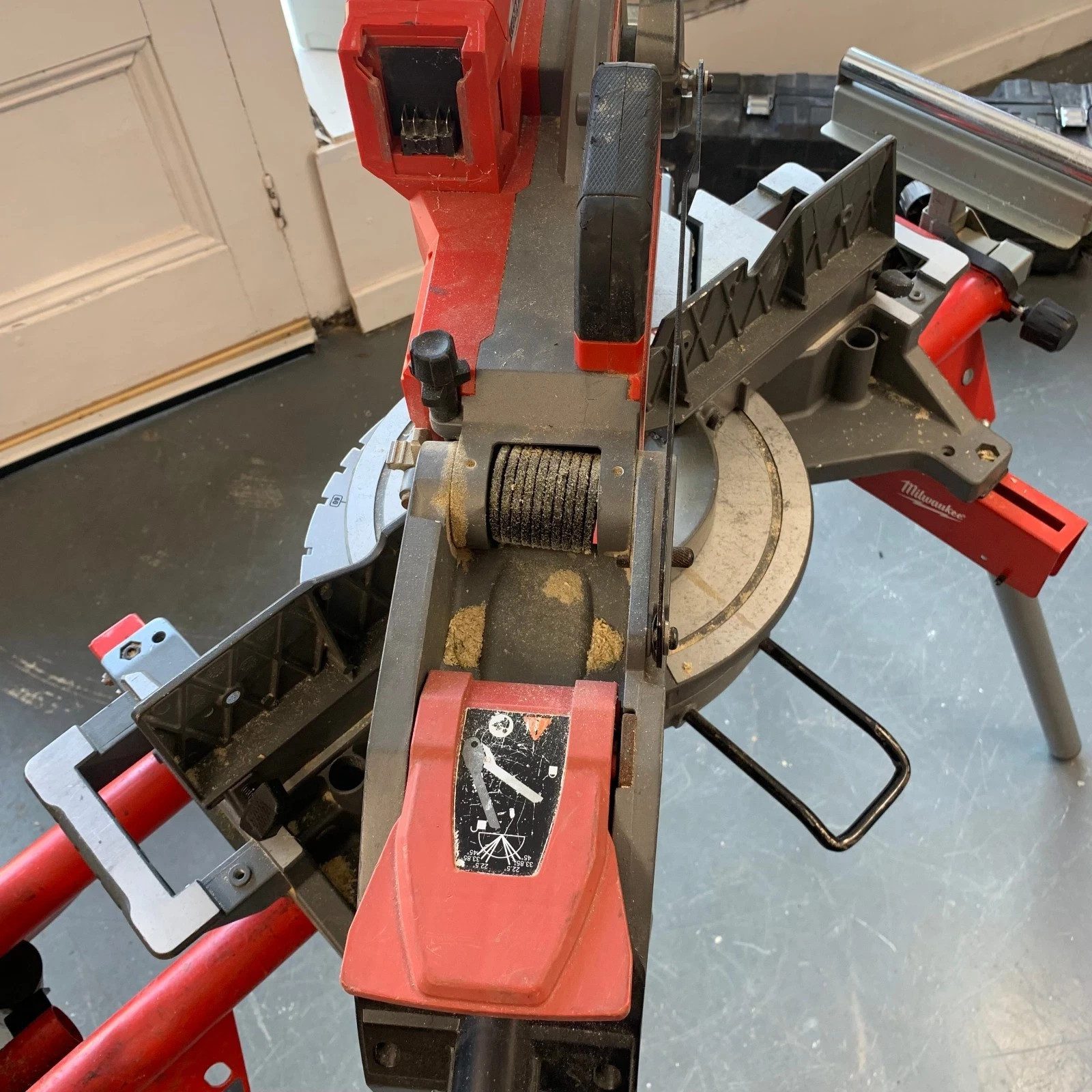 Milwaukee M18 FMS254 Fuel Sliding Mitre Saw With MSL 1000 Stand - Image 3