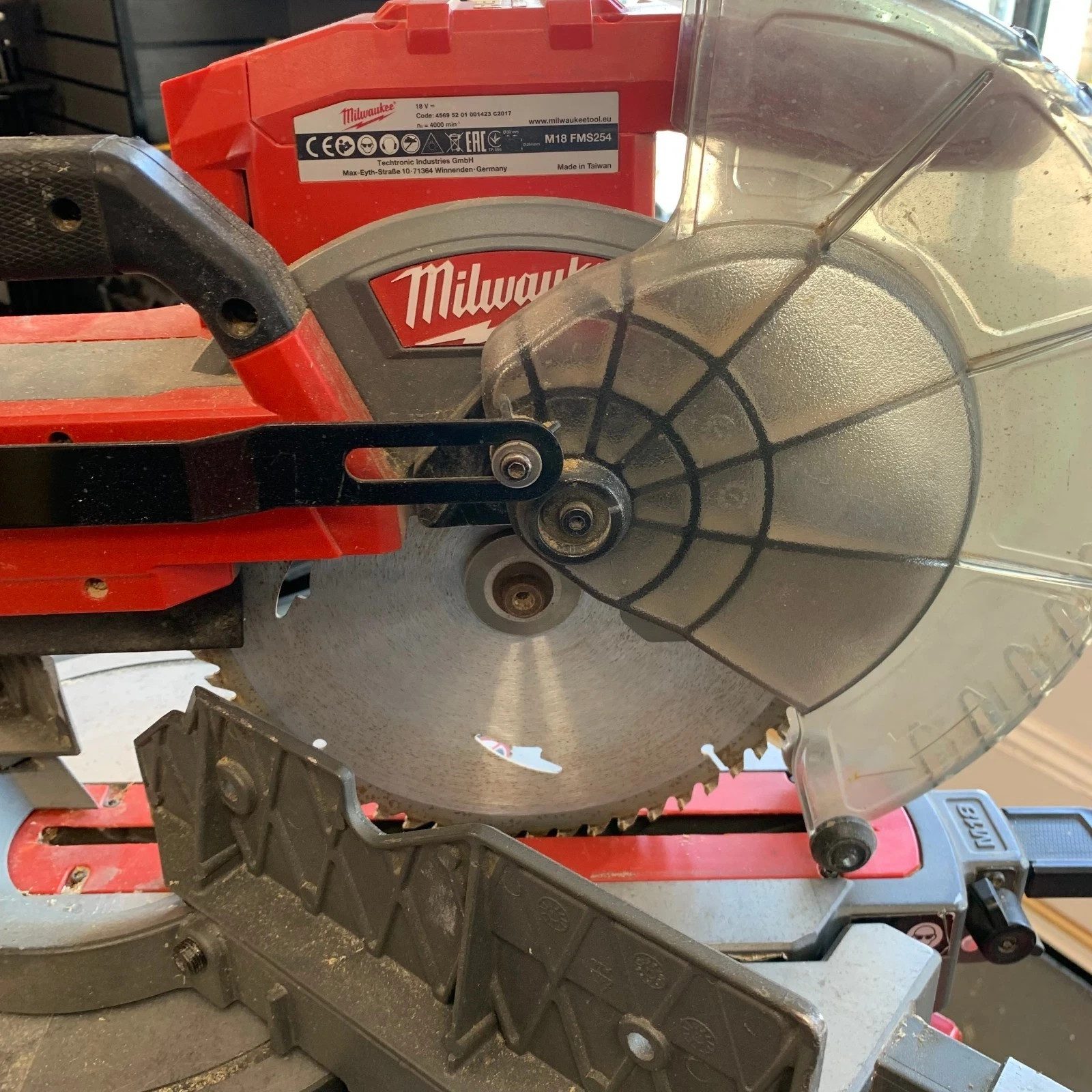 Milwaukee M18 FMS254 Fuel Sliding Mitre Saw With MSL 1000 Stand - Image 11